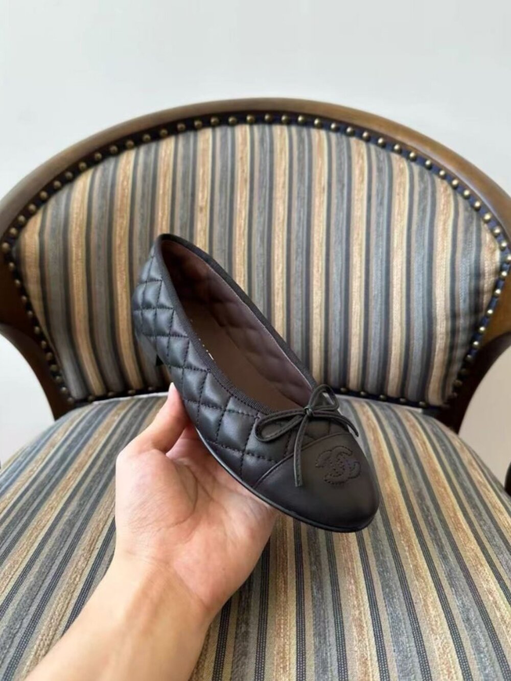 CHANEL Black Quilted Bow Interlocking CC Ballet Flats - Picture 2 of 8